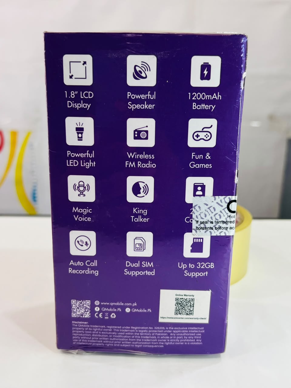 Q2166 Keypad Mobile Phone with FM Radio and Classic Easy-to-Use Design