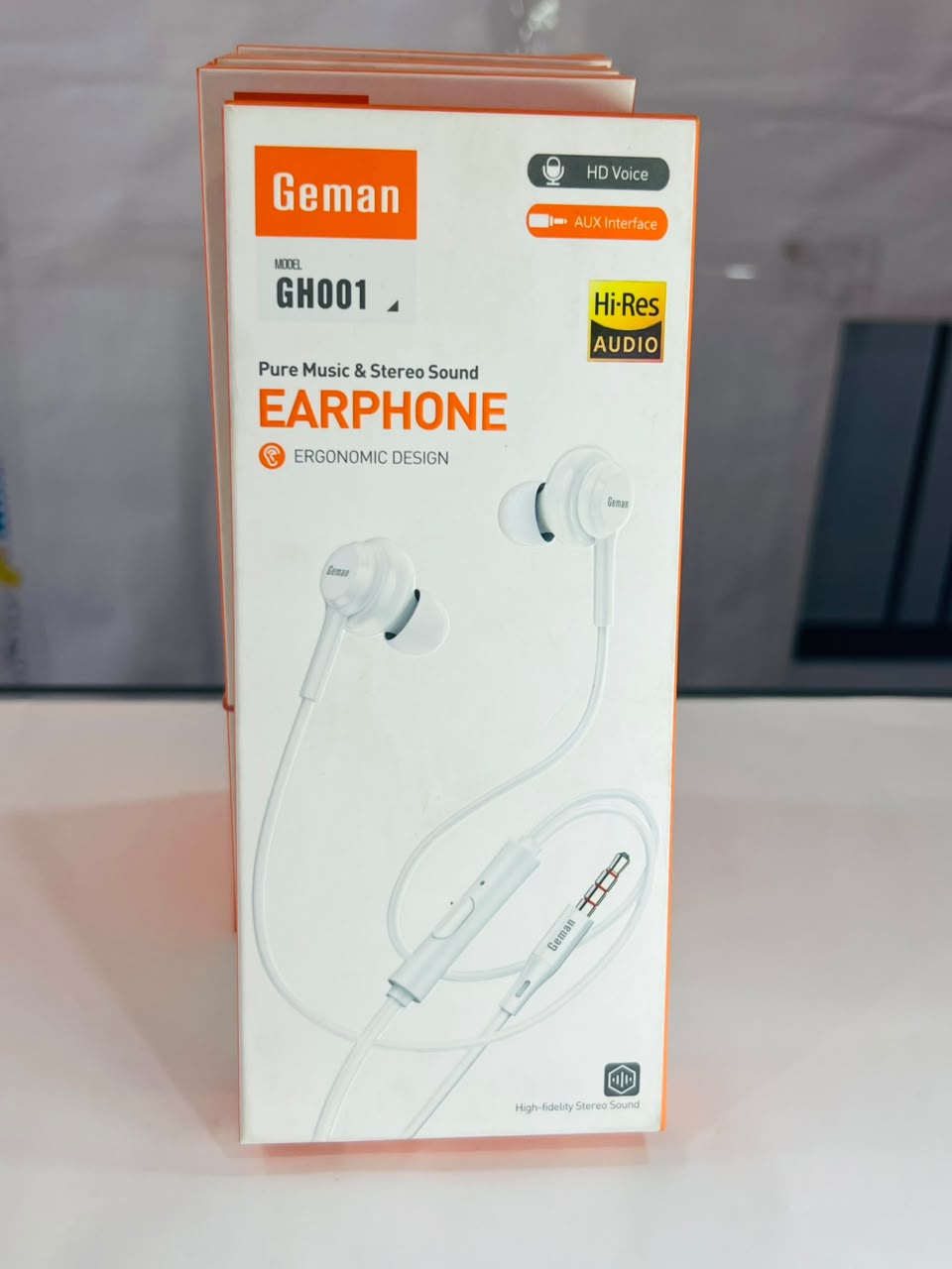 Gema Wired Earphones with In-Line Control and Comfortable In-Ear Design