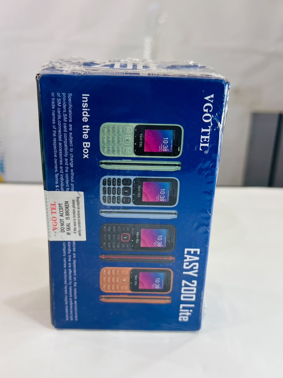 Classic Keypad Mobile Phone with Compact Design and Easy-to-Use Buttons